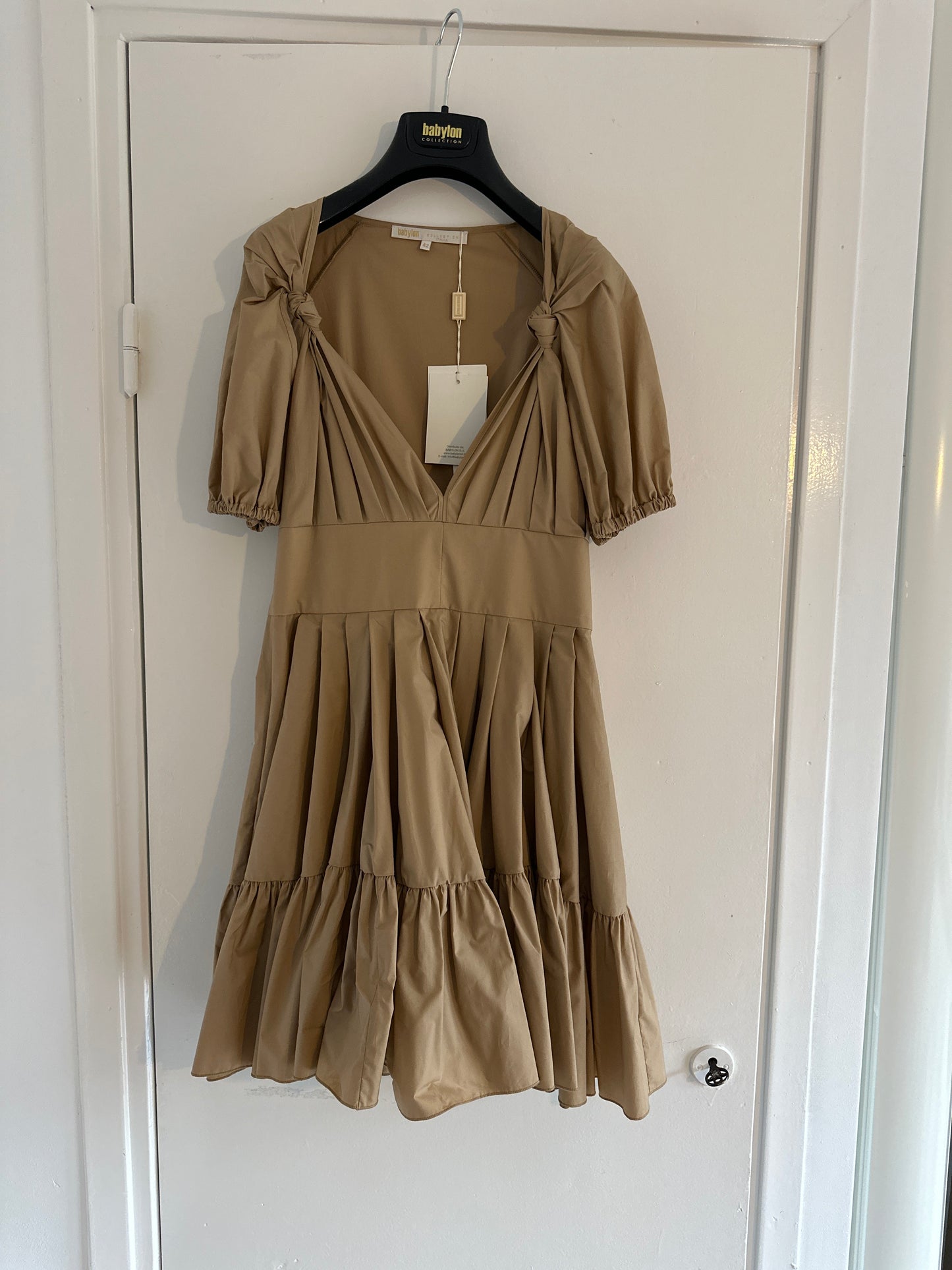 Babylon dress decollete
