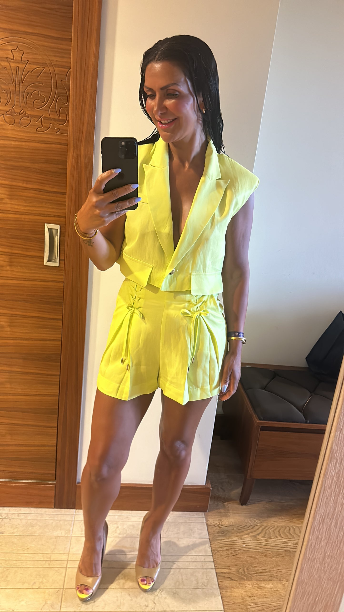 Babylon vest neon